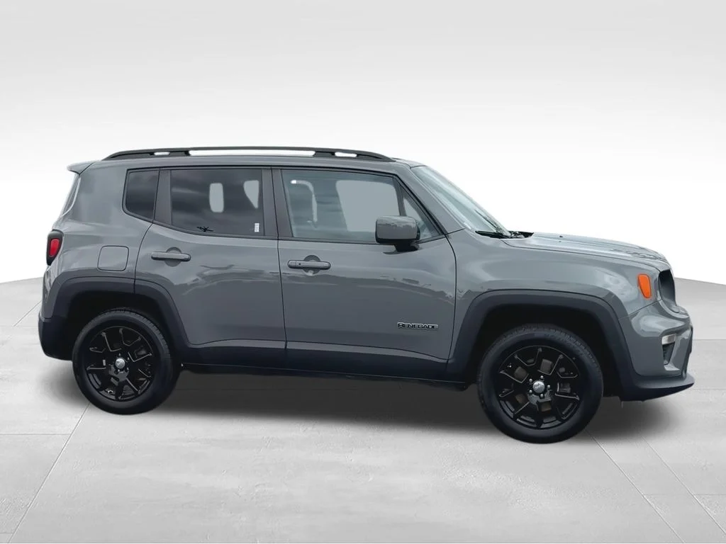 Used 2021 Gray Jeep Latitude image 9