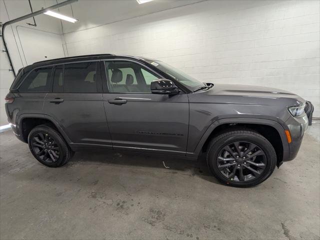 New 2026 Baltic Gray Metallic Clear-Coat Exterior Paint Jeep Limited image 3