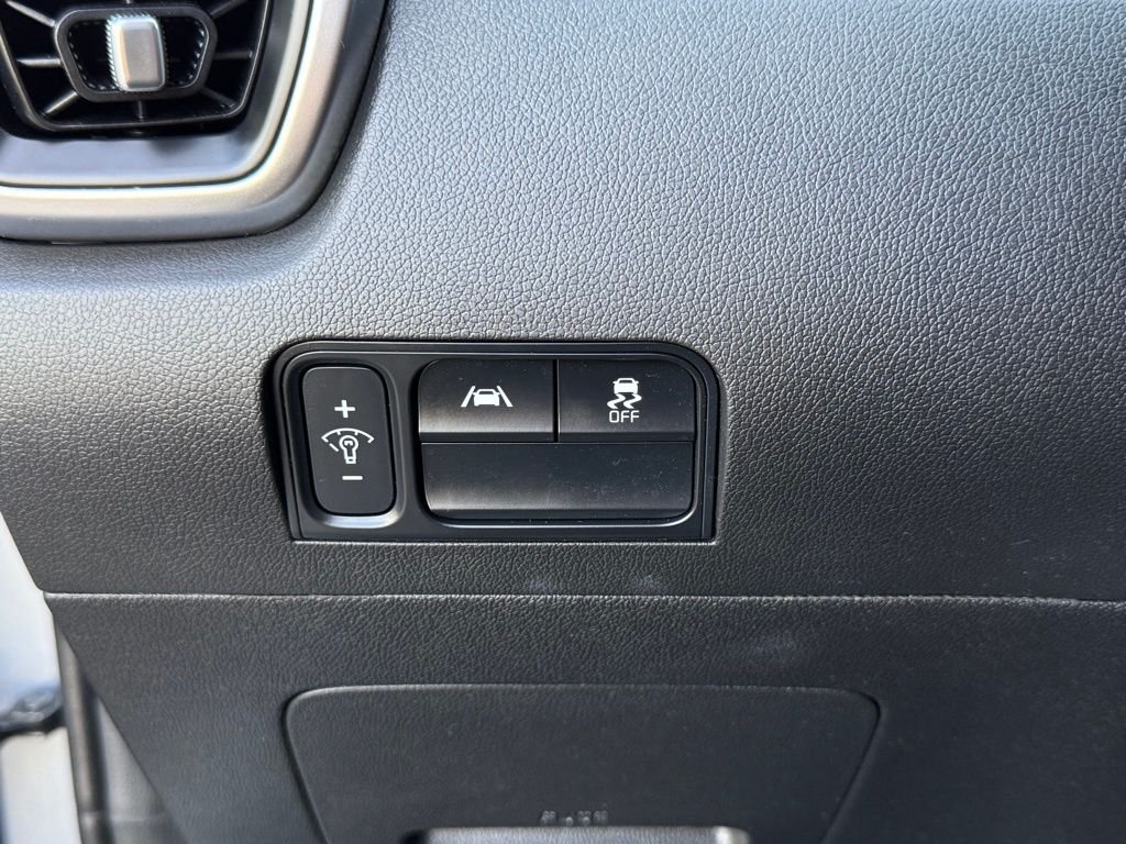 Used 2022 Silver Kia LX image 25