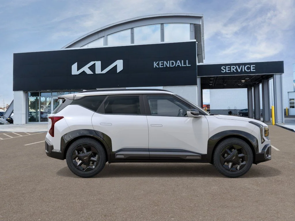 New 2027 White Kia X-Line S image 7