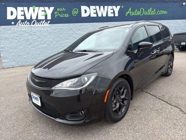 2019 Chrysler Pacifica Touring L Plus's photo