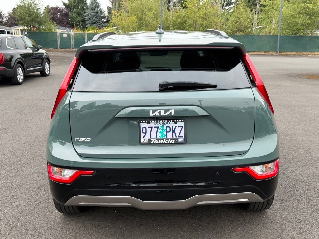Used 2023 Cityscape Green Kia Wind image 7