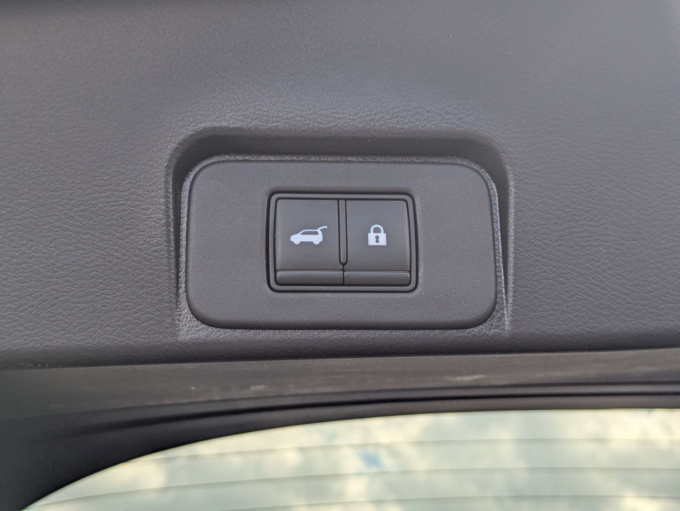 Used 2022 Blue Nissan SL image 10
