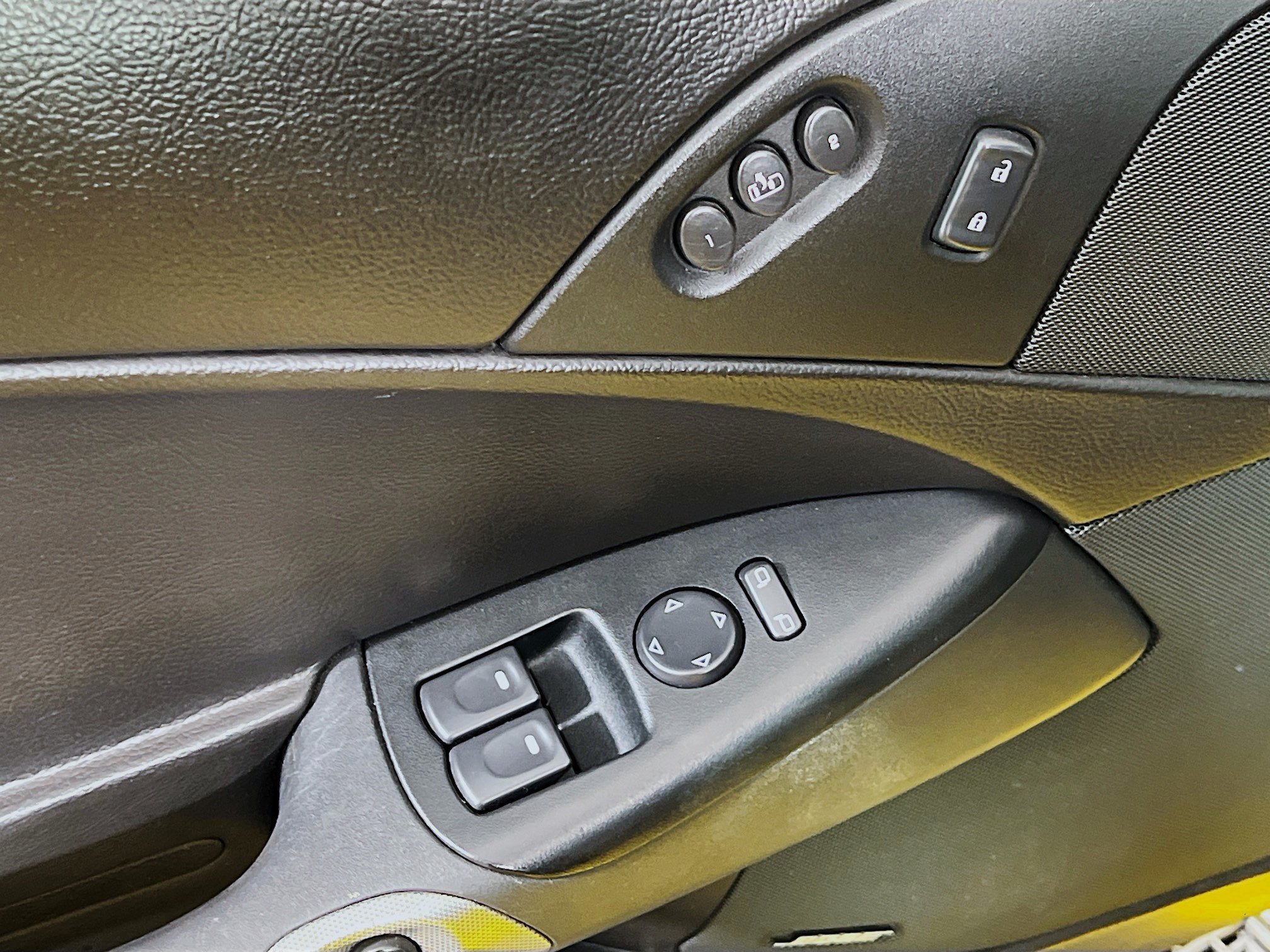 Used 2007 Velocity Yellow Tintcoat Chevrolet 2DR CPE image 9
