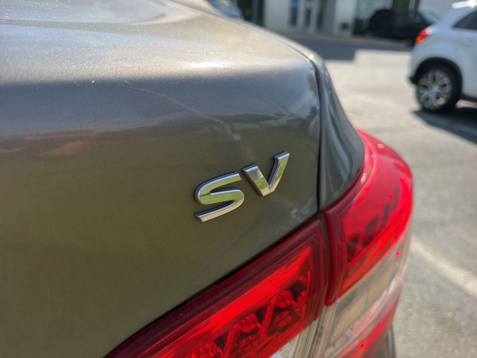 Used 2015 Silver Nissan SV image 25