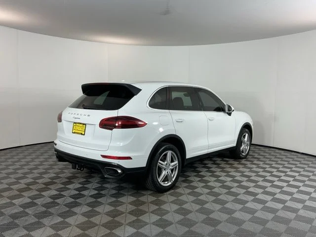 Used 2017  Porsche  image 5
