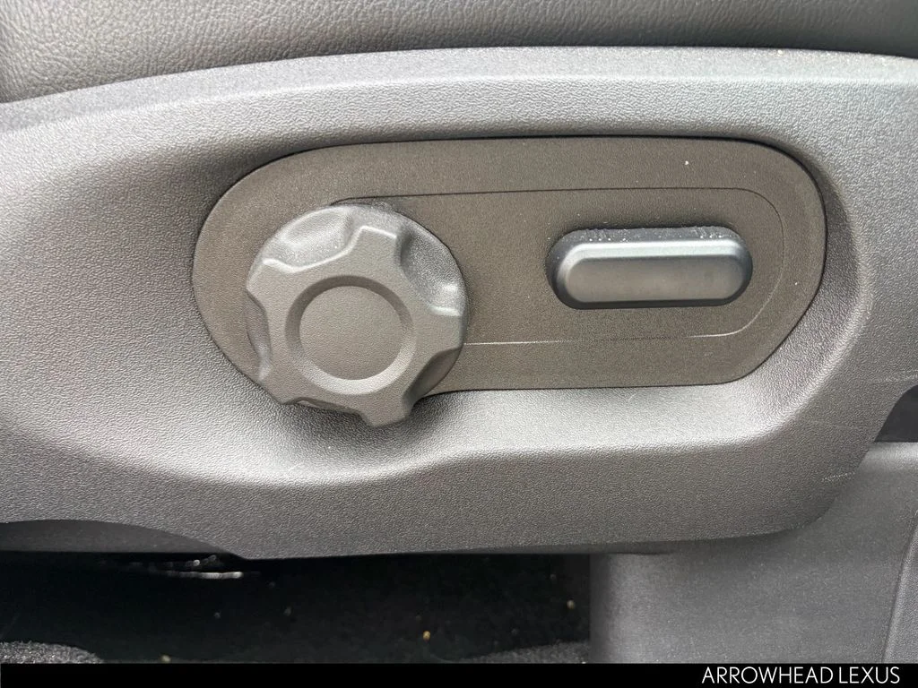 Used 2019 White Ford SEL image 33