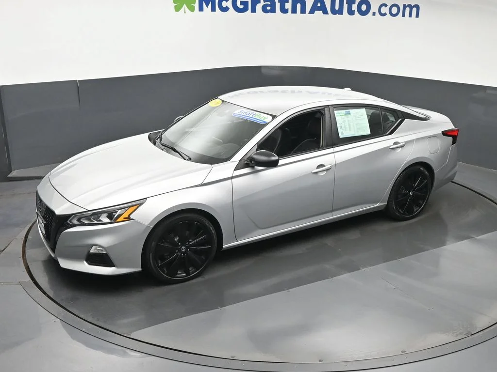 Used 2020 Silver Nissan 2.5 SR image 22