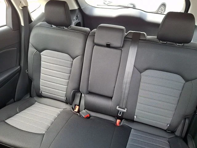 Used 2020 Black Ford SE image 18