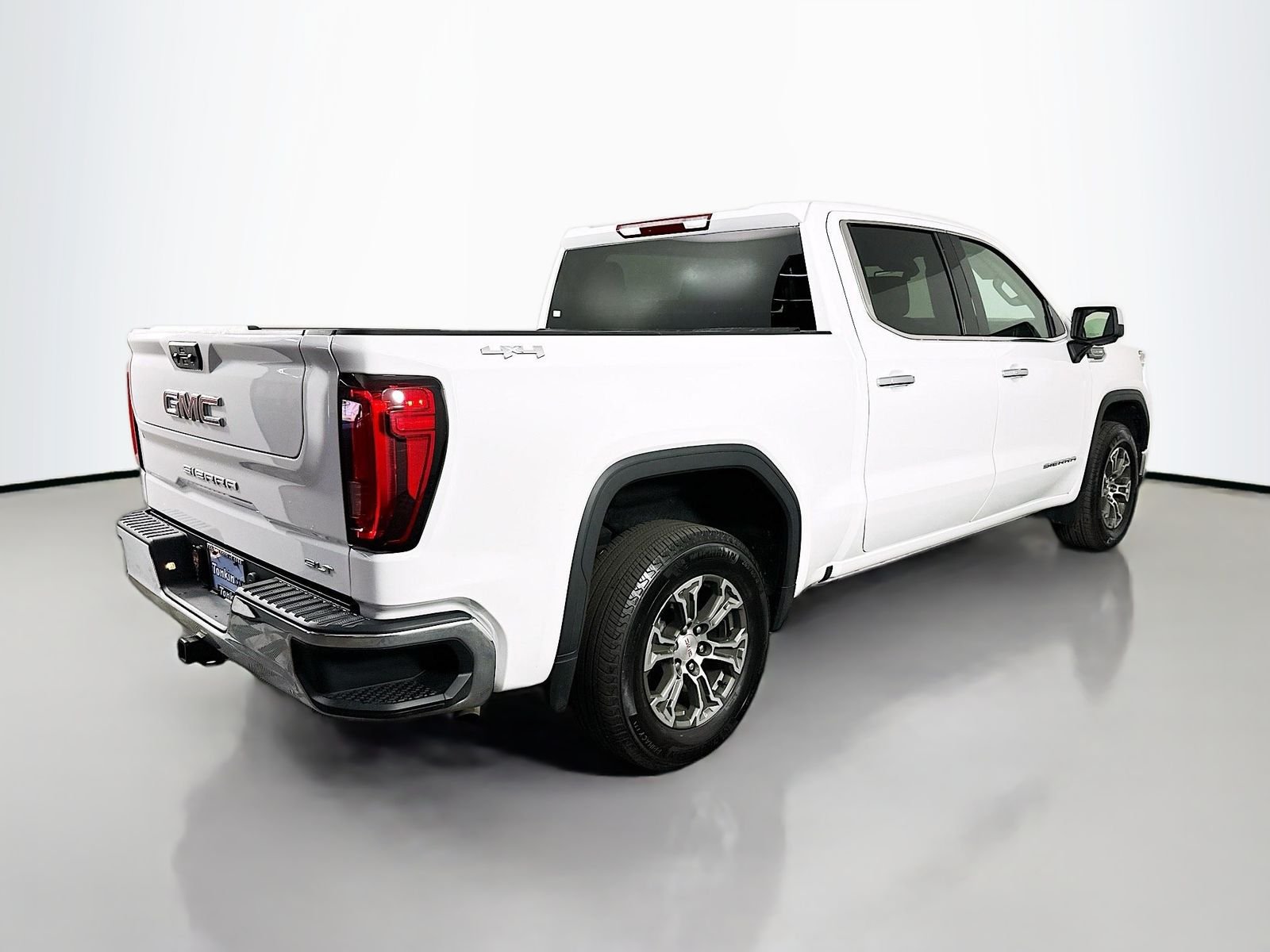 Used 2025 Summit White GMC SLT image 7