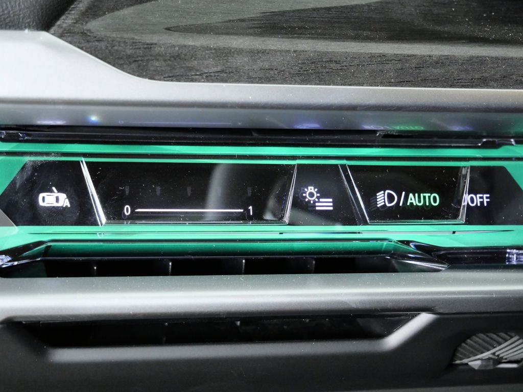 2025 BMW 7 Series 750e - Photo 39