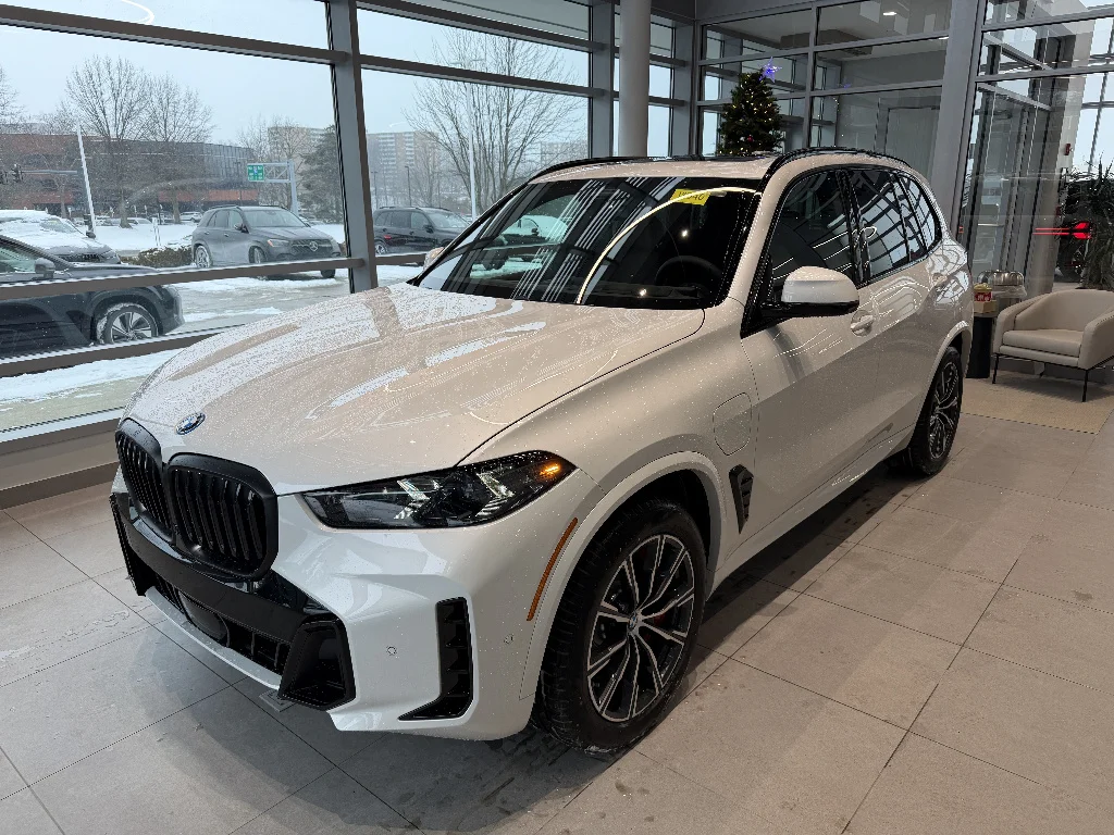 New 2026 Mineral White Metallic BMW xDrive50e image 3
