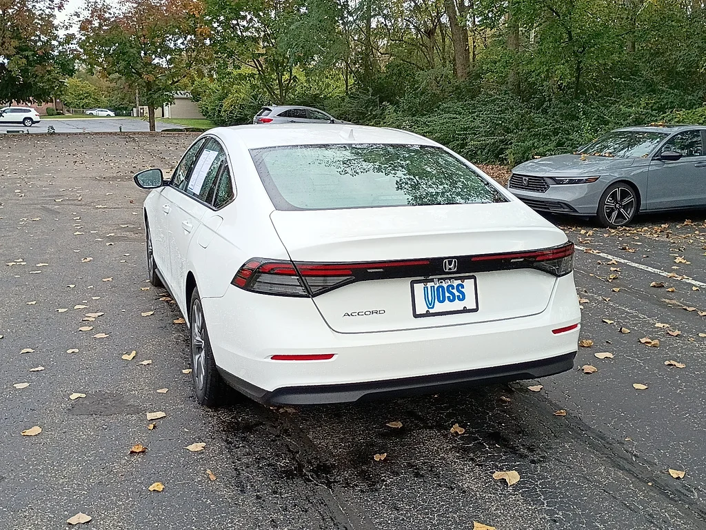 Certified Used 2023 WHITE Honda EX image 5