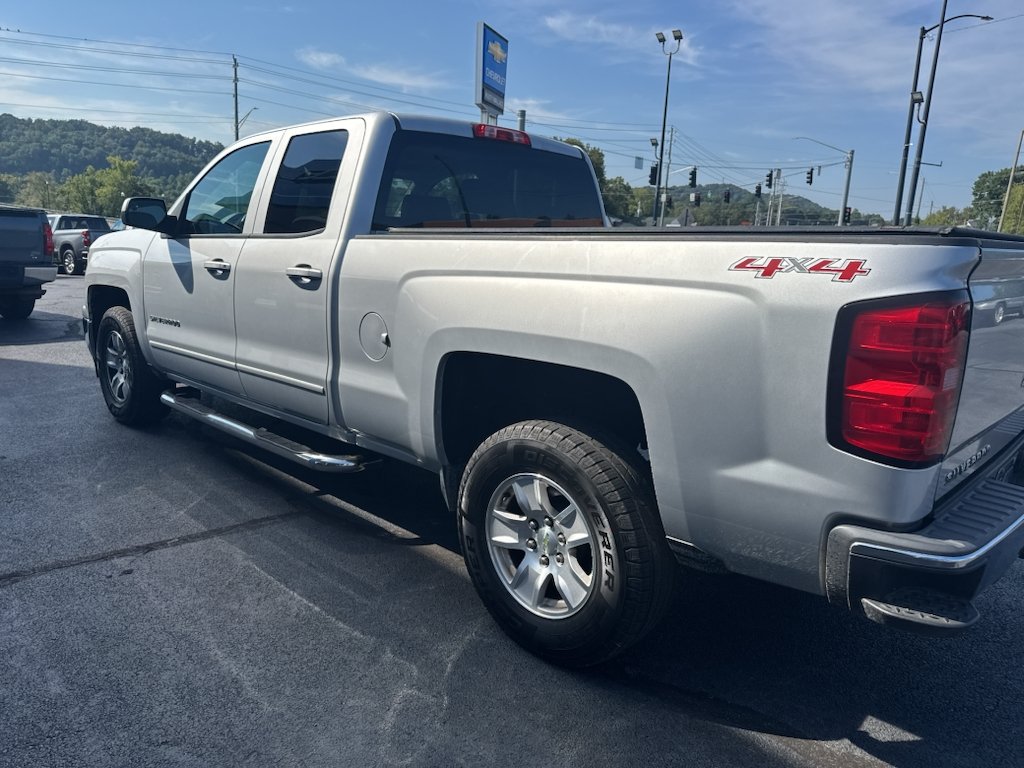 Used 2015 SILVER ICE METALLIC Chevrolet LT image 4