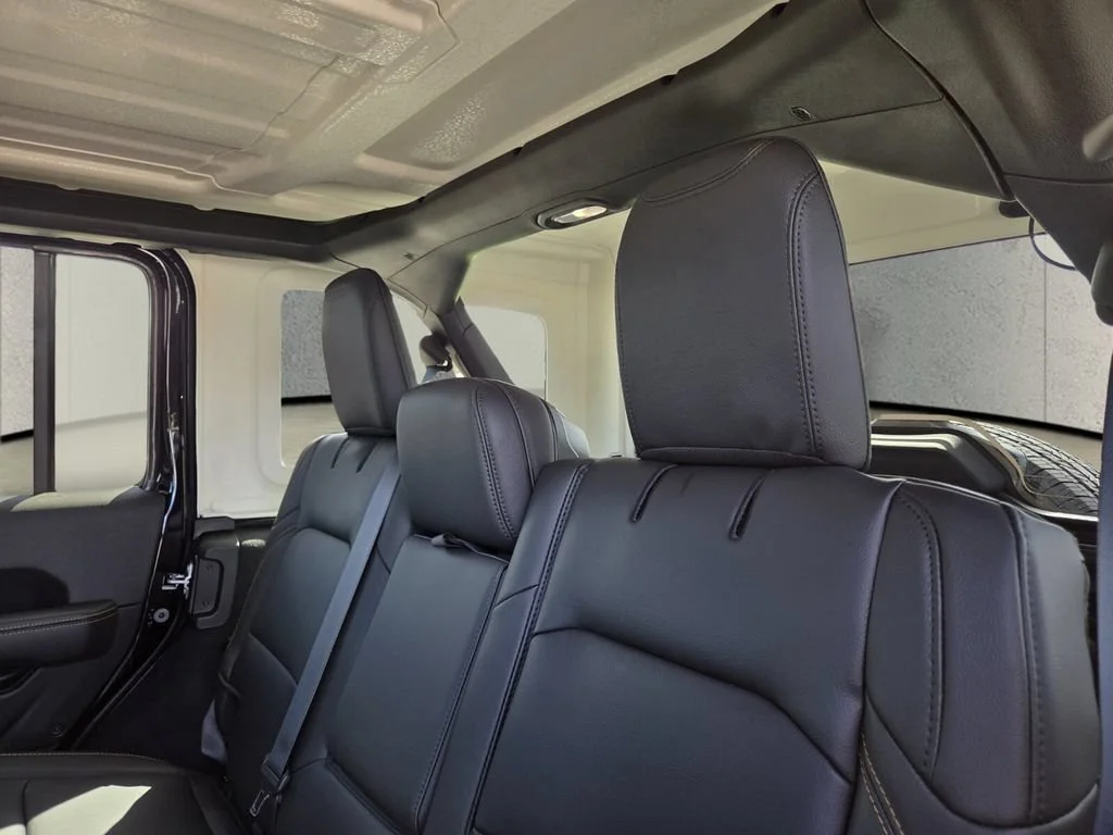 New 2026 Black Clear-Coat Exterior Paint Jeep Sahara image 8