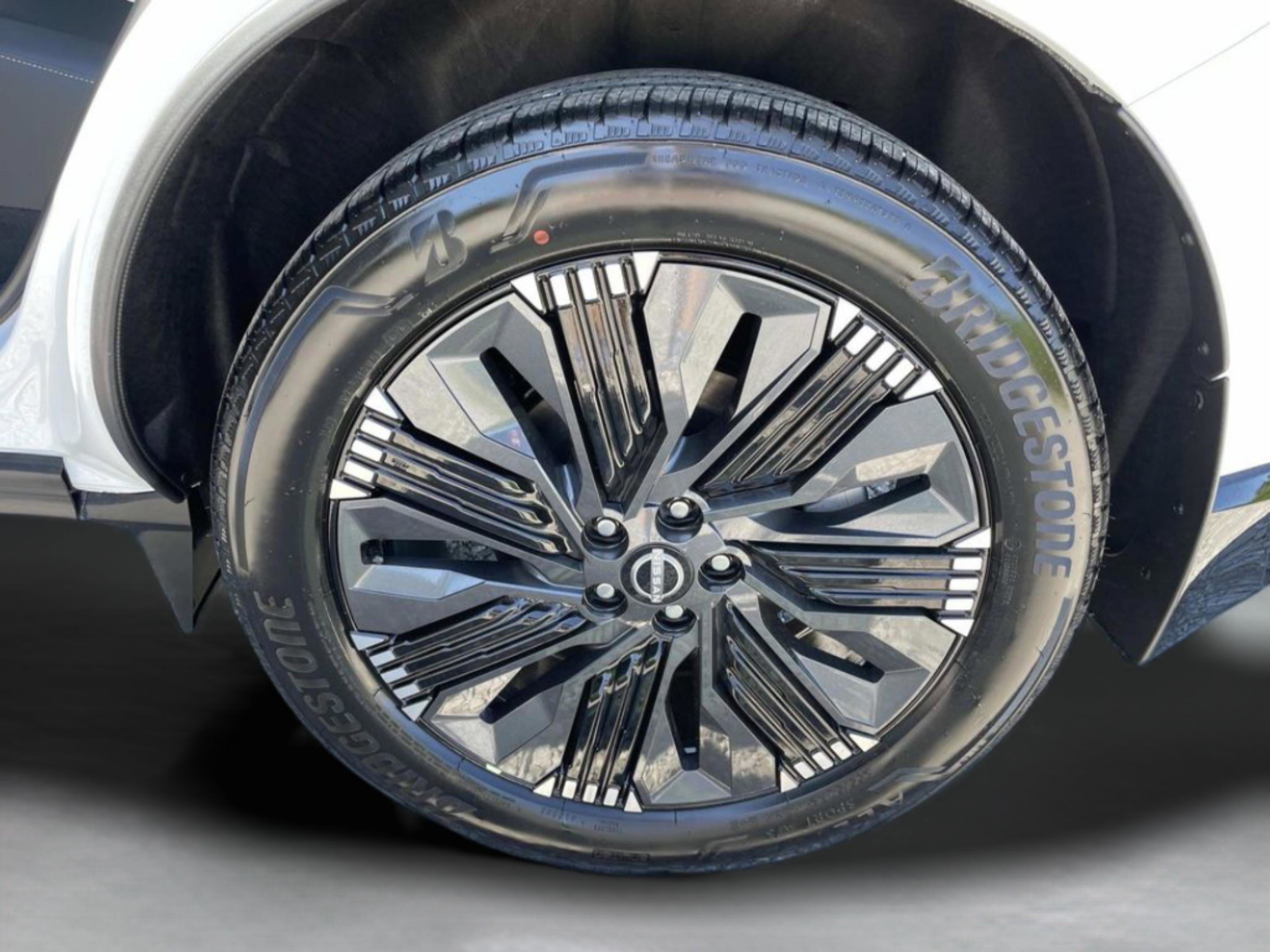 New 2026 Everest White Pearl TriCoat / Super Black Two-tone Nissan Platinum image 27