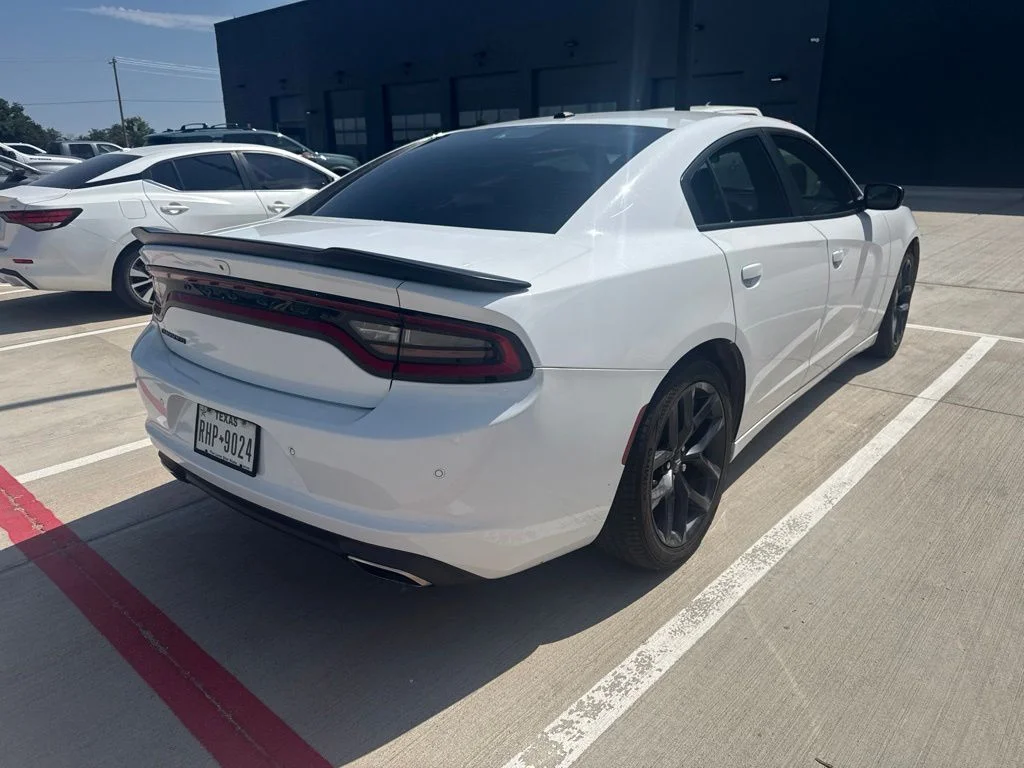 Used 2021 White Dodge SXT image 3