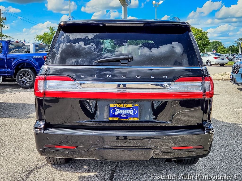 Used 2018 Velvet Lincoln Select image 5