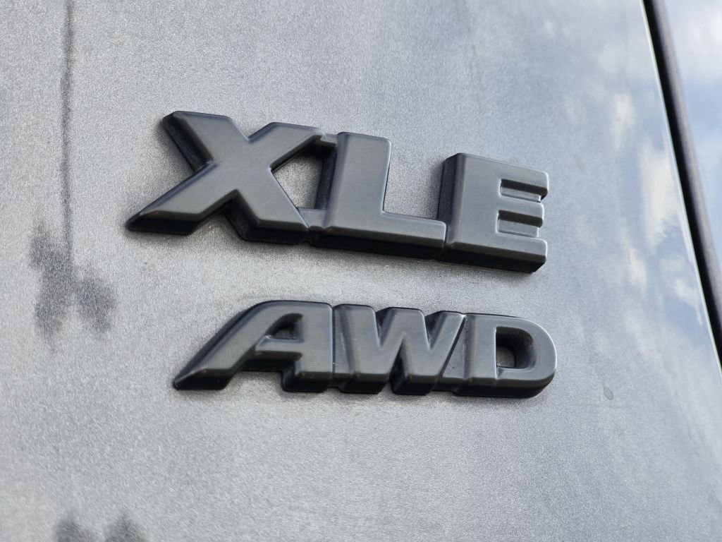 Used 2022 Magnetic Gray Metallic Toyota XLE Premium image 27