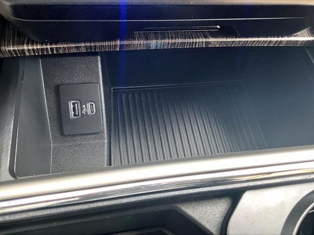 Used 2020 Blue Ford Lariat image 27