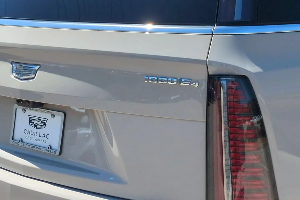 2026 Cadillac Escalade IQL Luxury - Photo 17