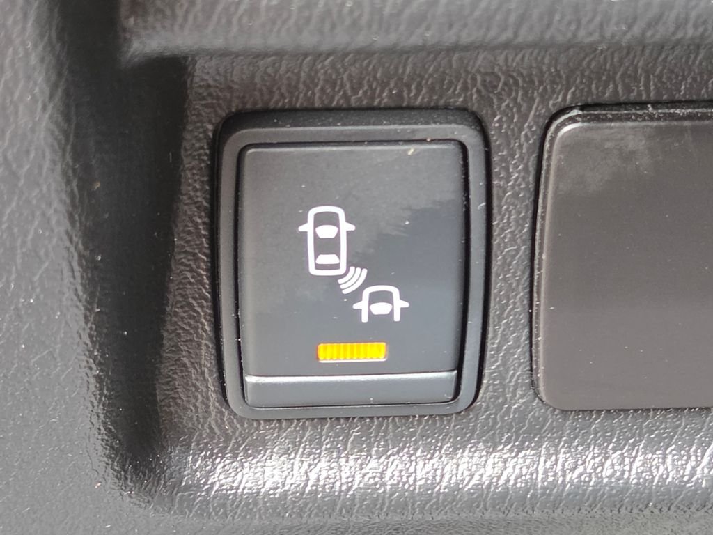 Used 2015 Gray Nissan SL image 35