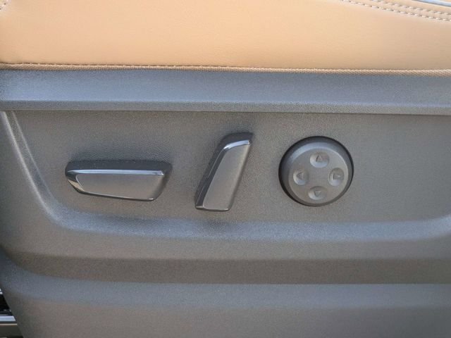 New 2026 RADIANT WHITE INFINITI Luxe 2WD image 21