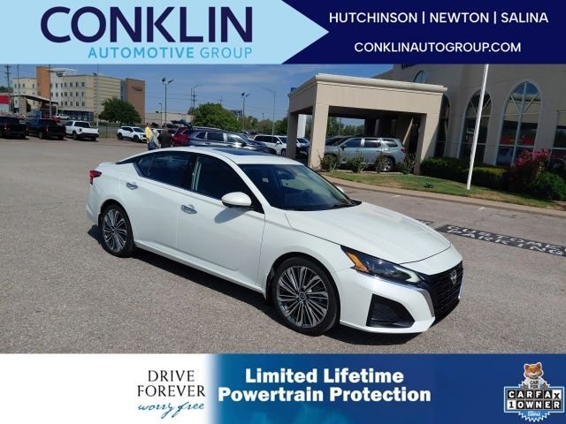 Used 2023 Pearl White Nissan 2.5 SL image 1