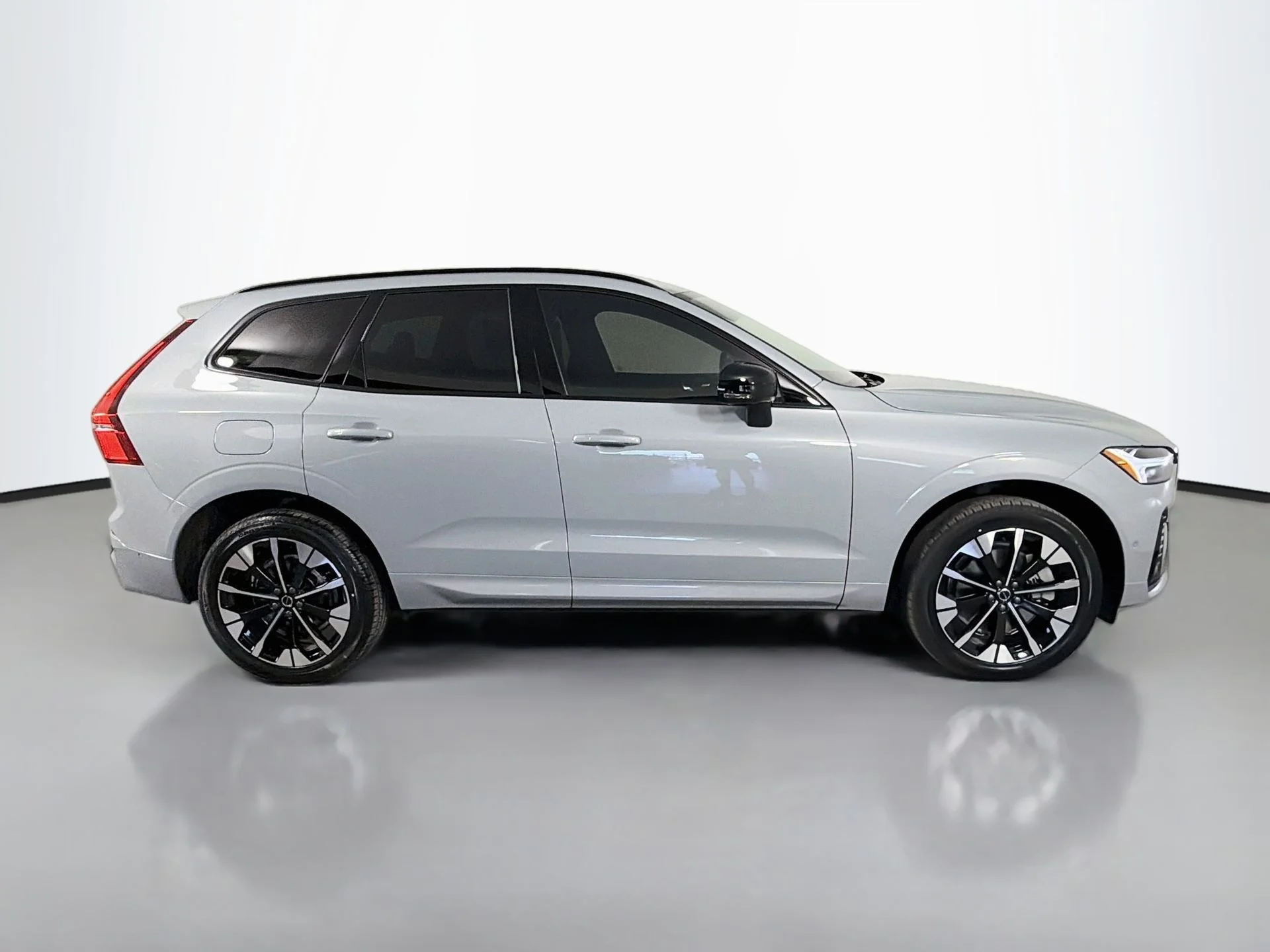New 2026 Vapour Grey Volvo Plus image 4