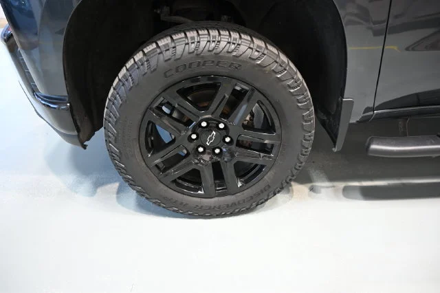 Used 2022 SHADOW GRAY METALLIC Chevrolet Custom Trail Boss image 28