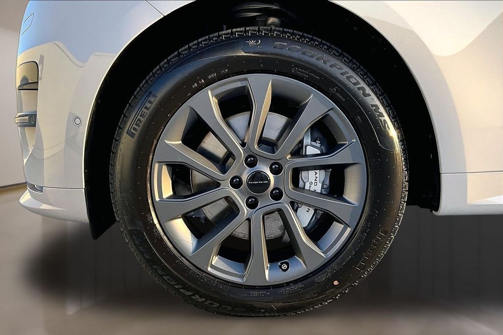 New 2026 BORASCO GREY Land Rover Dynamic SE image 13