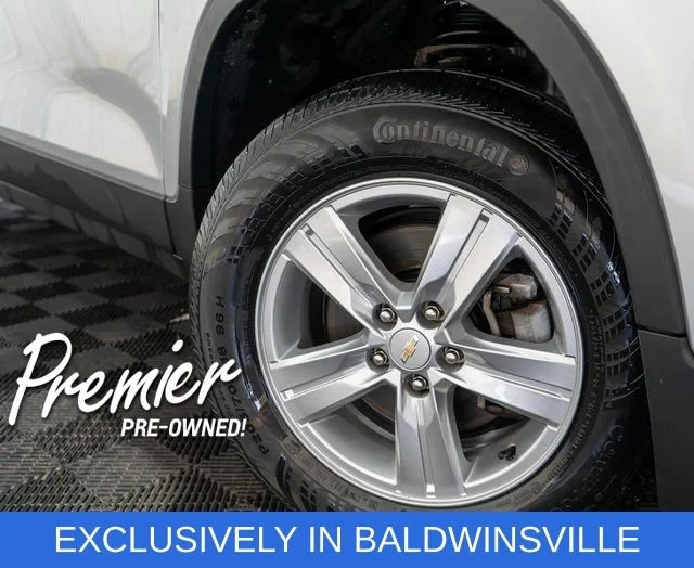Used 2022 SILVER ICE METALLIC Chevrolet LT image 8