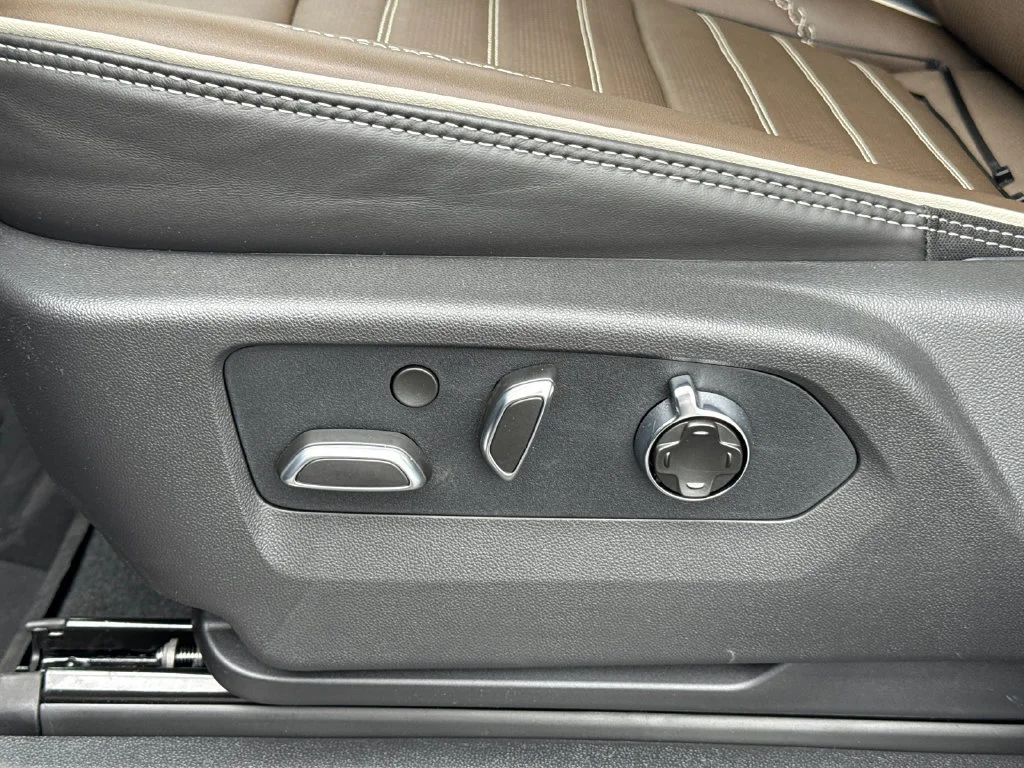 2026 GMC Yukon Denali Ultimate - Photo 18