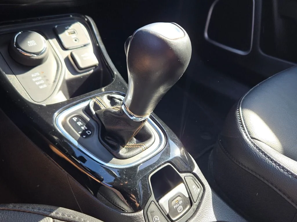 Used 2020 White Jeep Limited image 25