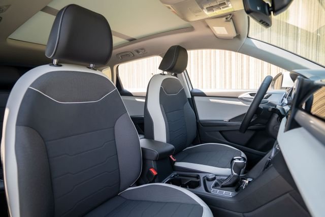 2025 Volkswagen Taos SE - Photo 13