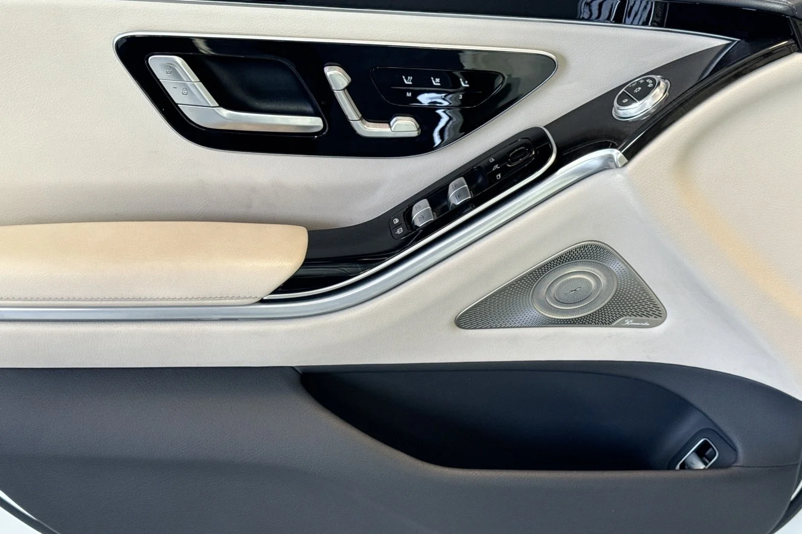 Used 2023 Manufaktur Diamond White Mercedes-Benz S 500 image 16
