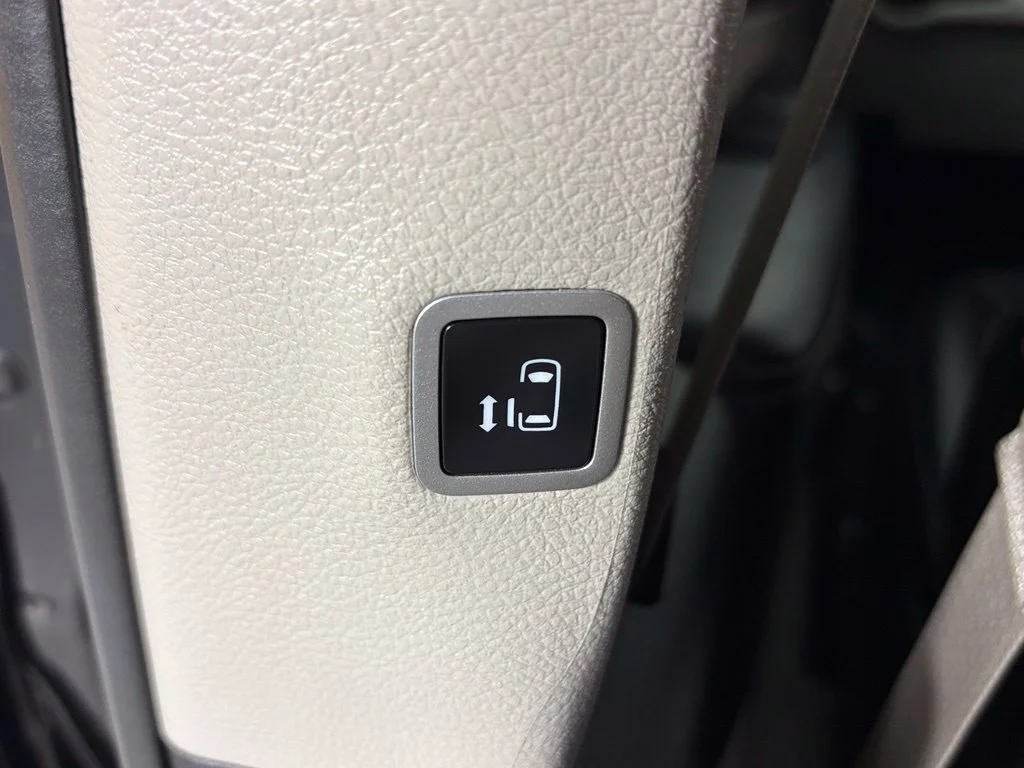 Used 2024 Black Chrysler Touring L image 32