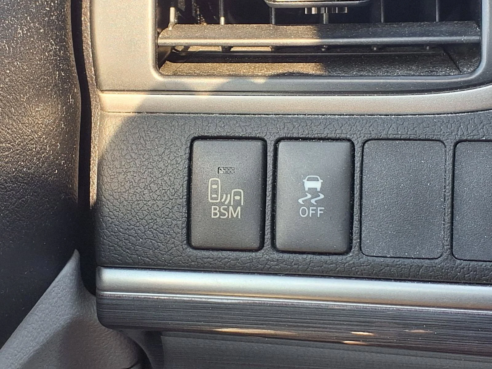 Used 2013 Classic Silver Metallic Toyota XLE image 14