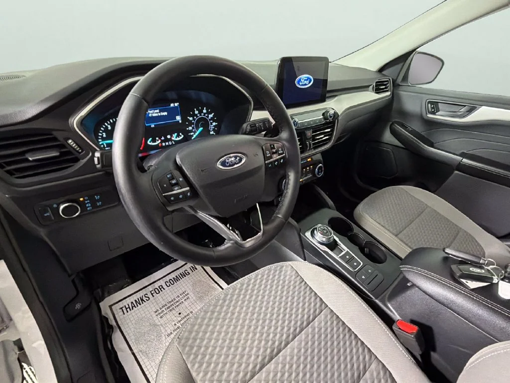 Used 2022  Ford SE image 18