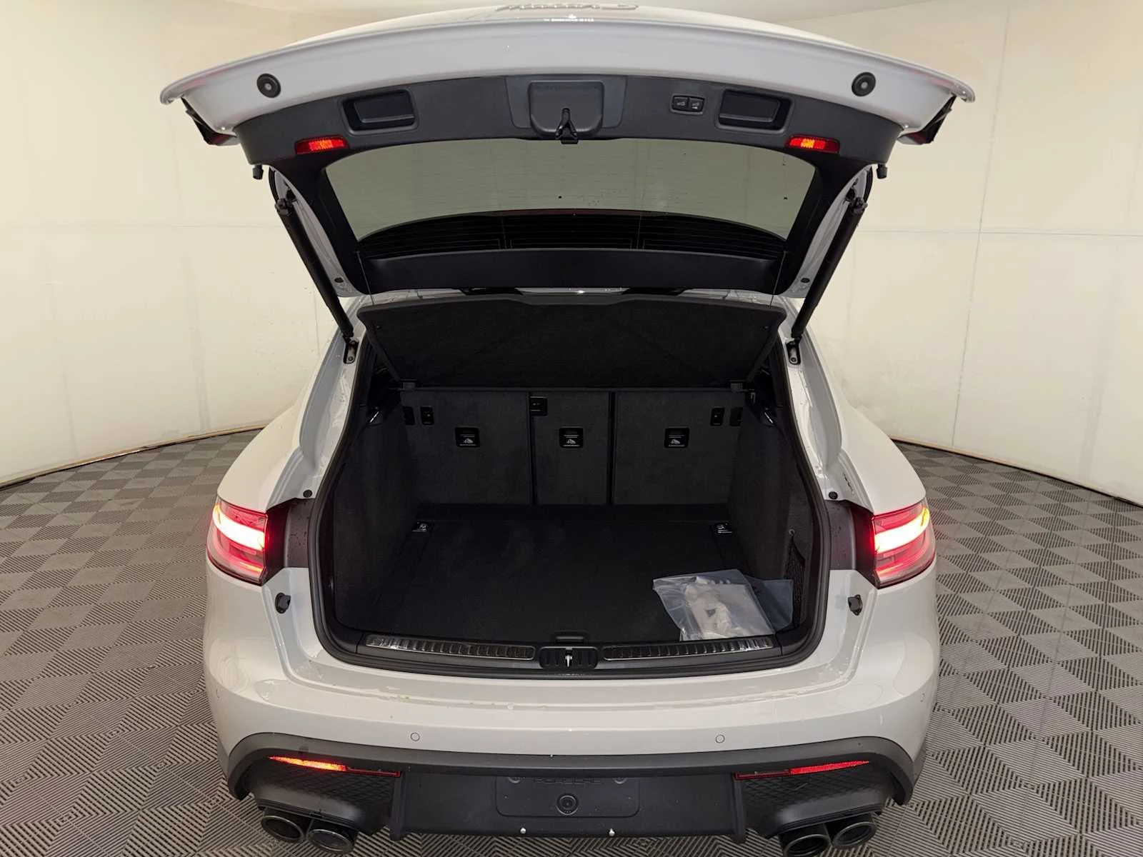 Used 2026 Chalk Porsche S image 22
