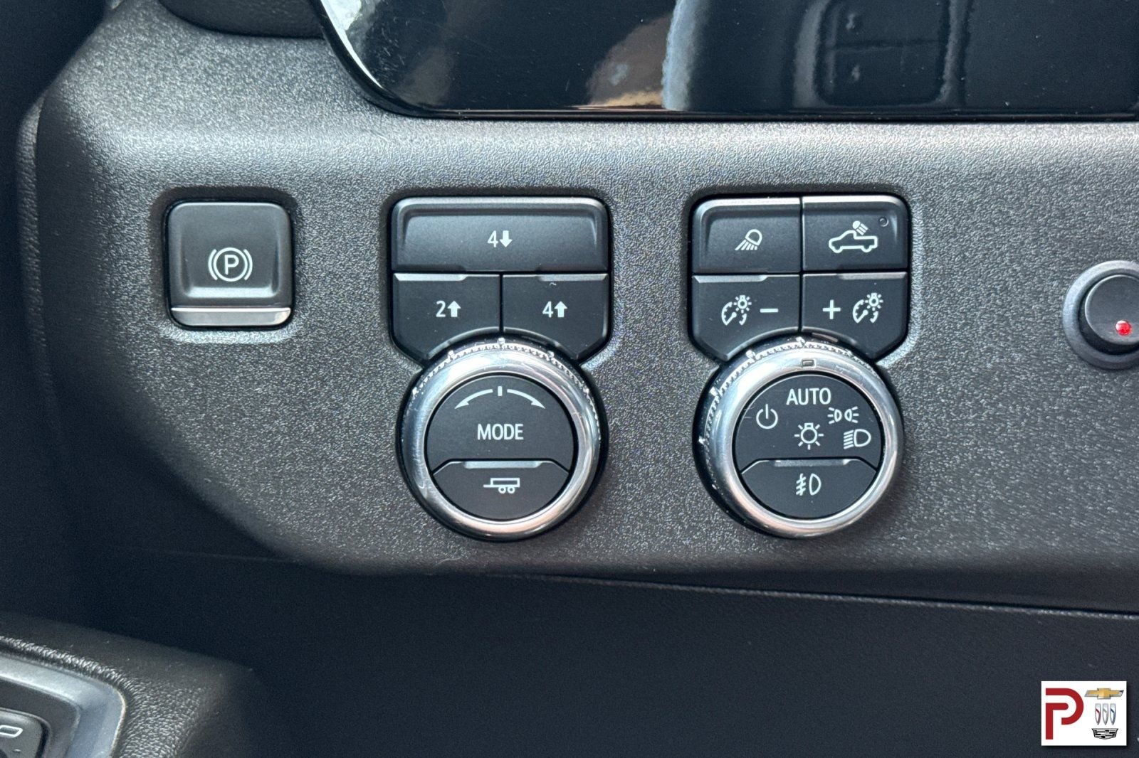 Used 2024 Gray GMC SLE image 29