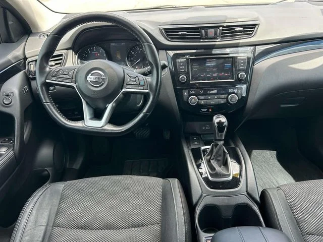Used 2022 Orange Nissan SV image 13