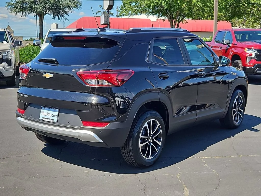 New 2026 Mosaic Black Metallic Chevrolet LT image 6