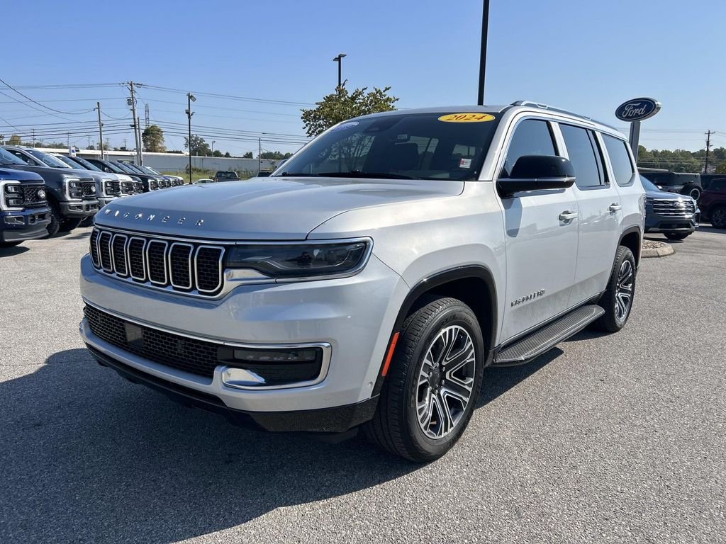 Used 2024 Silver Jeep Base image 8