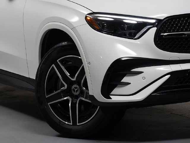 New 2027 Polar White Mercedes-Benz GLC 300 image 3