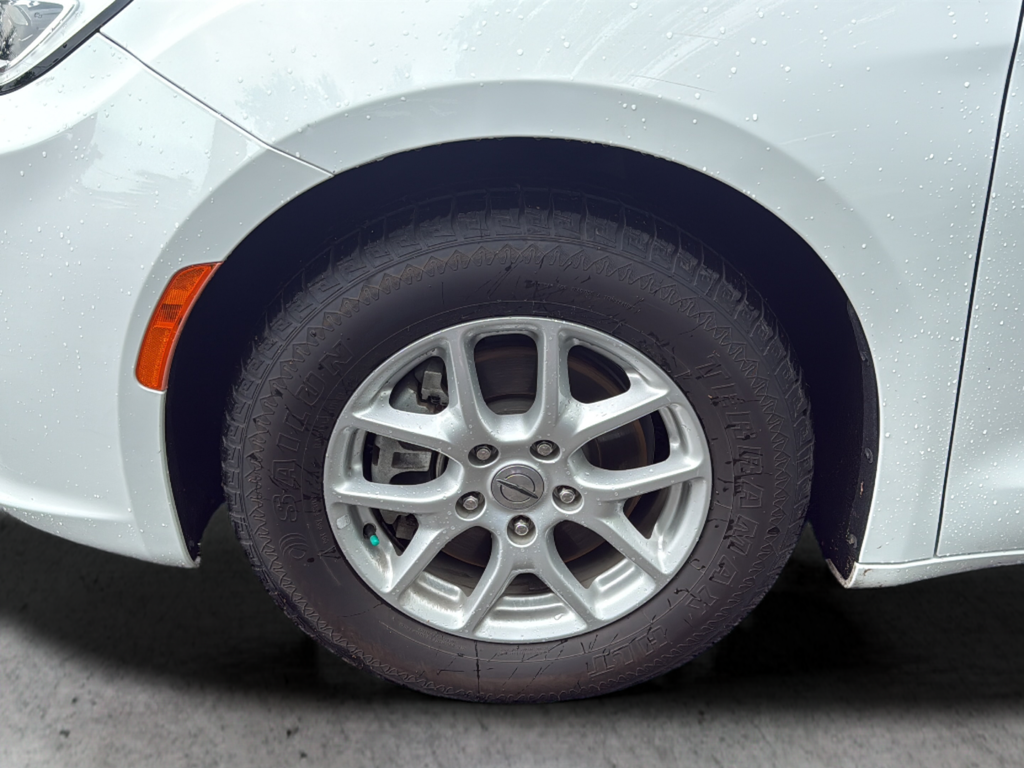Used 2021 White Chrysler Touring L image 22