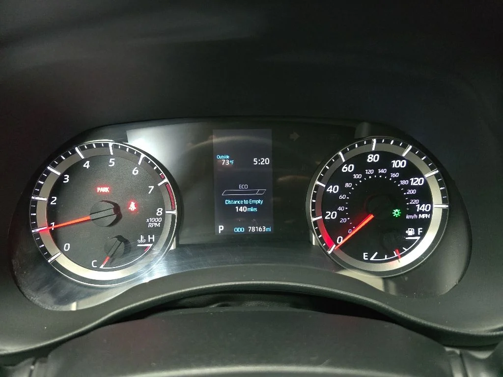 Used 2020 White Toyota L image 21