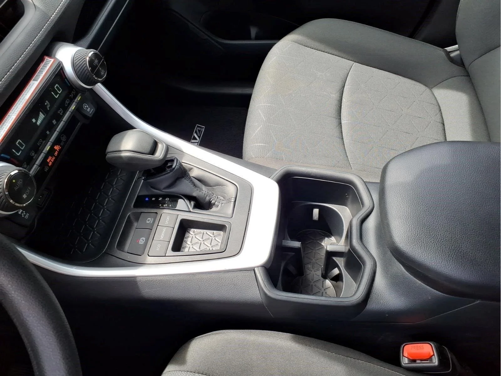 Used 2025 Ice Cap Toyota XLE image 25