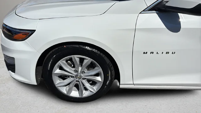 Used 2025 White Chevrolet LT image 36