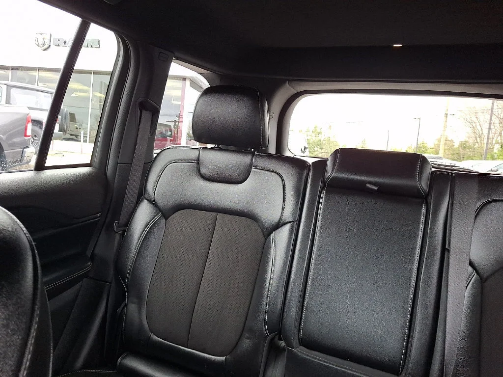 Used 2023 Baltic Gray Metallic Clearcoat Jeep Altitude image 19